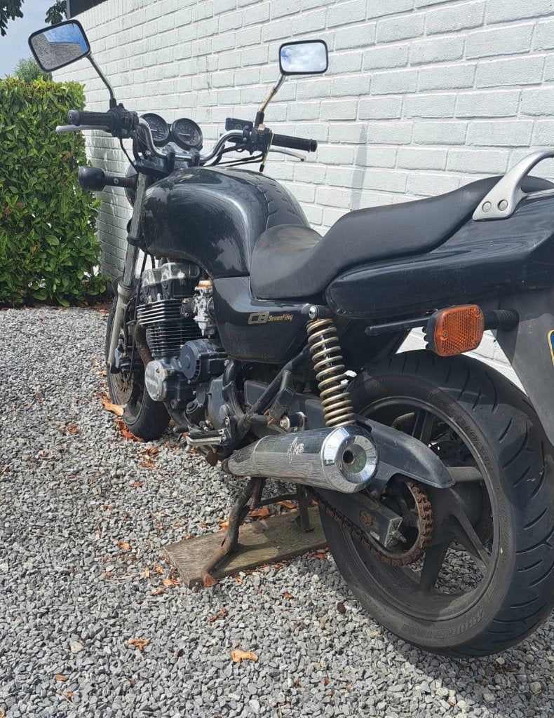 CB 750