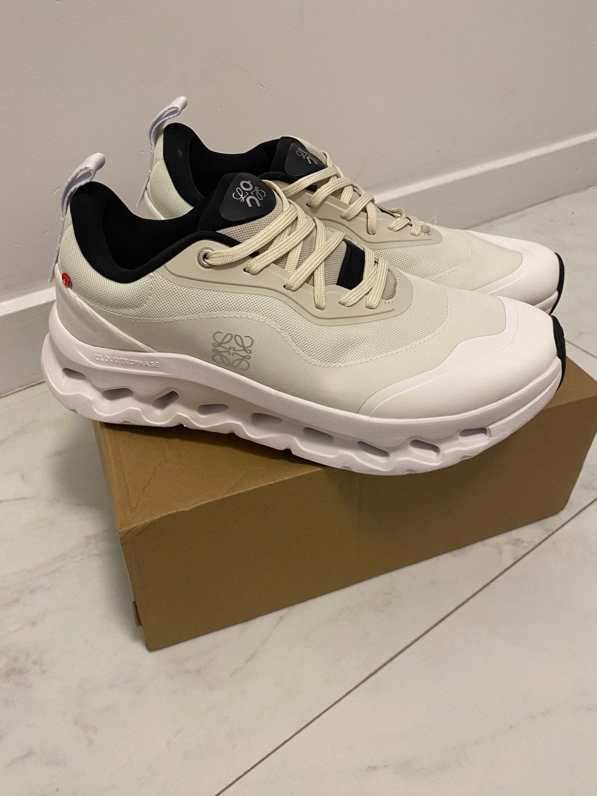 on cloud x loewe - wit - maat 44, Ophalen of Verzenden, Nieuw, Wit