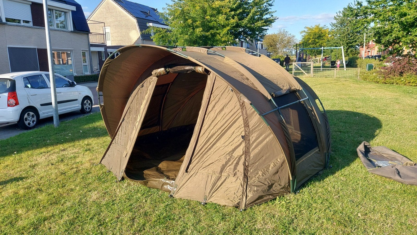 Lucx Leopard XXL Bivvy: Ruime Karpertent 2-4 persoons, Caravans en Kamperen, Tenten, Ophalen, Zo goed als nieuw, Tot en met 4