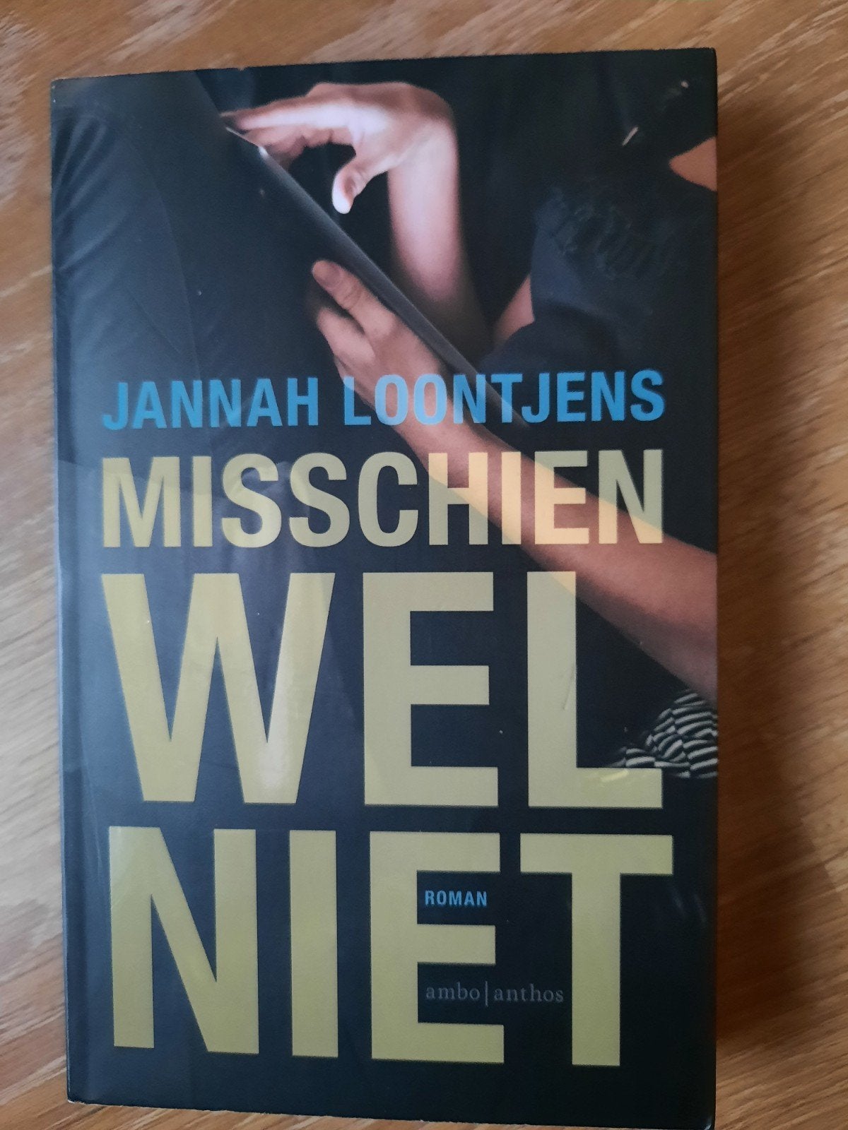 Jannah Loontjens - Misschien wel niet, Ophalen of Verzenden, Zo goed als nieuw, Jannah Loontjens