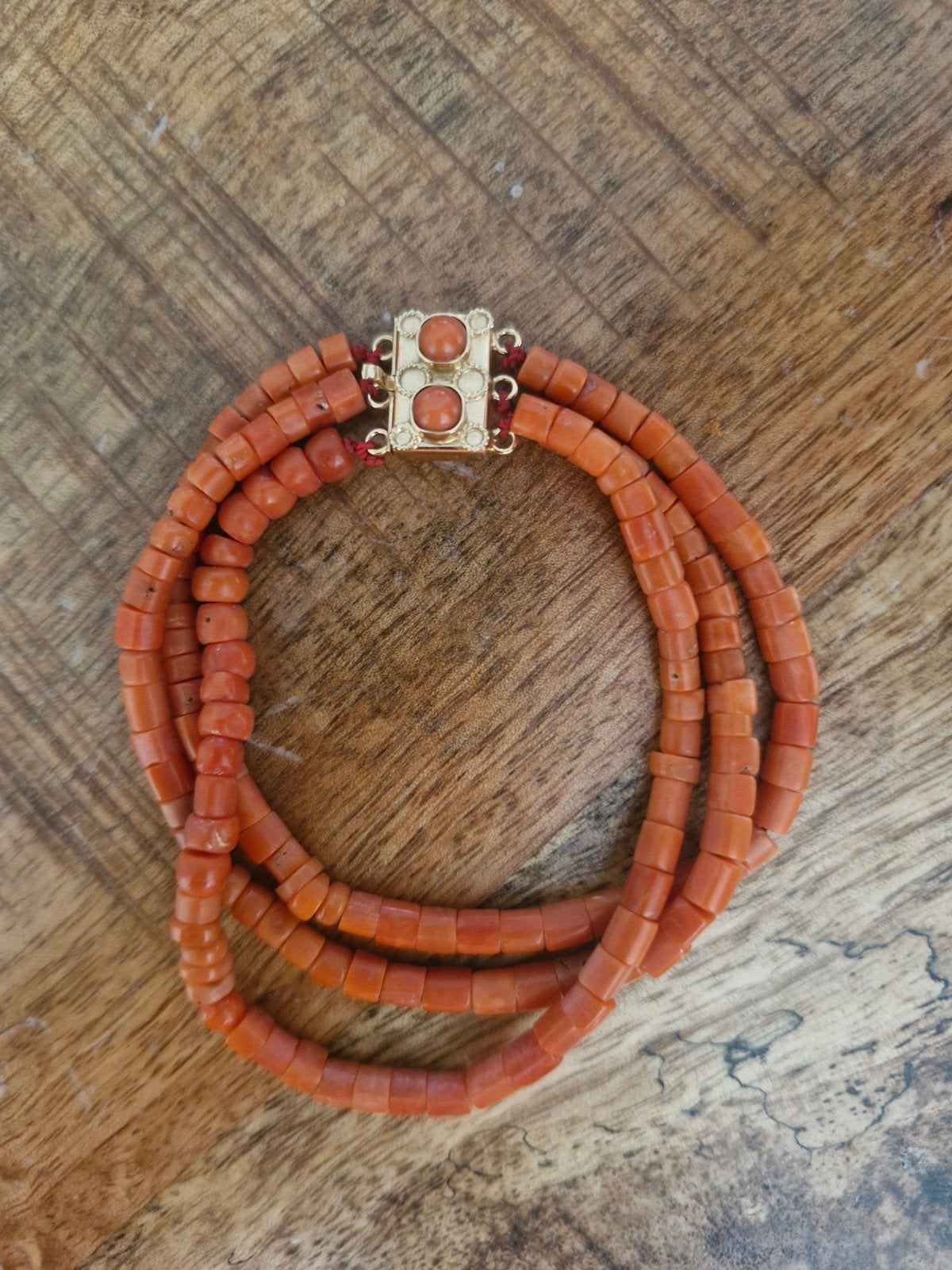 Prachtige Bloedkoralen Armband met 14 Karaats Gouden Slot, Ophalen of Verzenden, Rood, Goud, Met bedels of kralen
