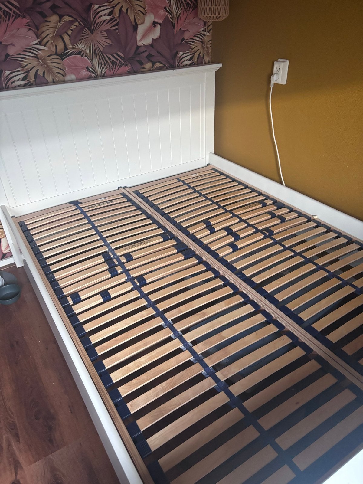 Gratis Tweepersoonsbed wit met lattenbodems, Huis en Inrichting, Ophalen, Gebruikt, Wit, Tweepersoons