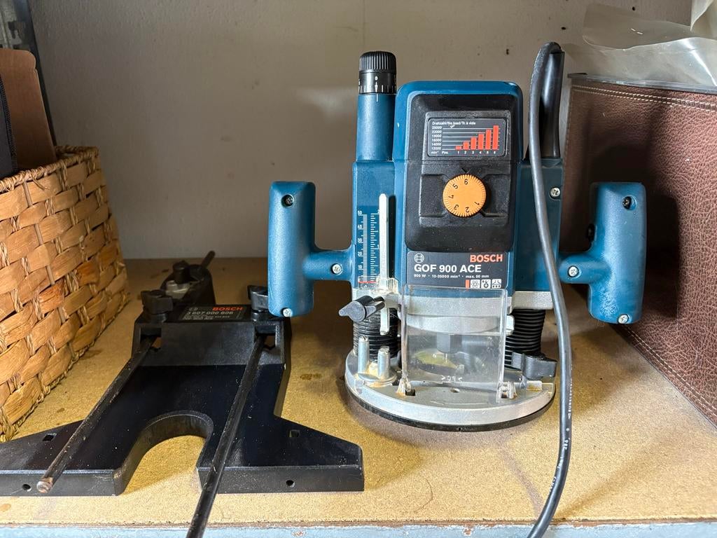 Bosch GOF 900 ACE Bovenfrees - Krachtig en Betrouwbaar, Ophalen of Verzenden, Gebruikt, Elektrisch, Bovenfrees