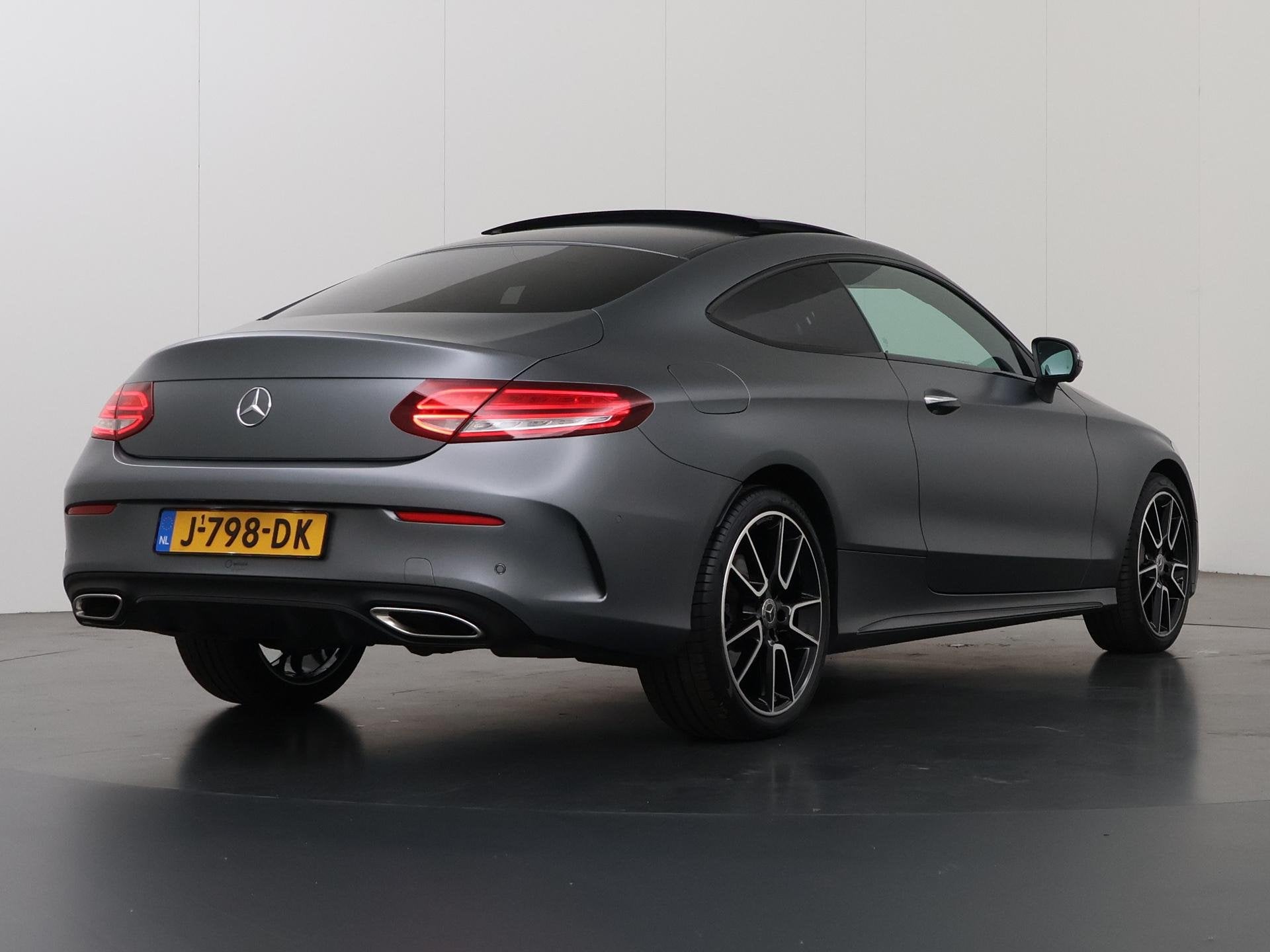 Mercedes-Benz C-klasse Coupé 180 Premium Plus Pack | AMG |, Auto's, Dealer onderhouden, Euro 6, 4 stoelen, Leder en Stof