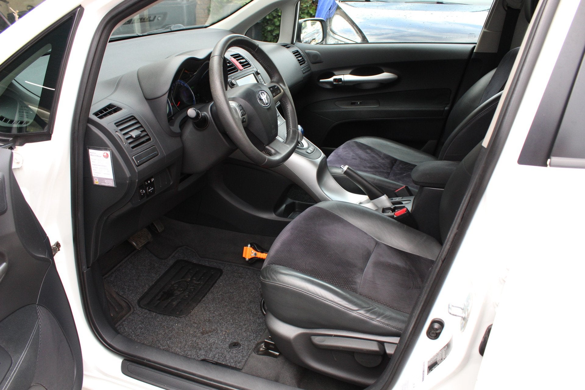 Toyota Auris 1.8i Full Hybrid "Executive" Cruise - Navi - Tr, Euro 5, Gebruikt, Zwart, 4 cilinders
