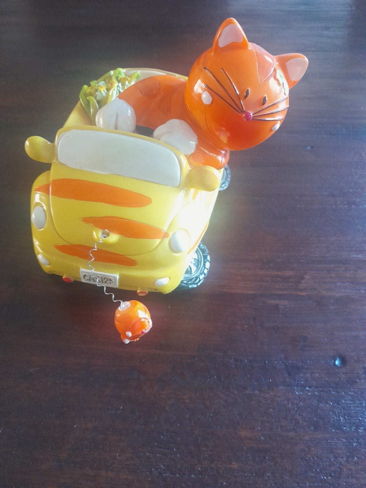 Leuke spaarpot in de vorm van een kat in auto, Ophalen of Verzenden, Gebruikt, Kunststof, Dier