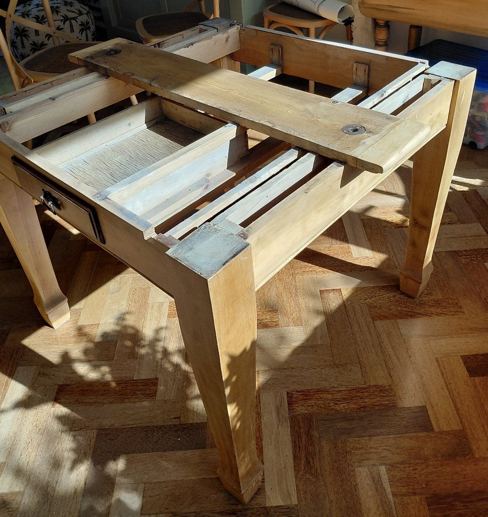 Uitschuifbare eettafel van grenenhout