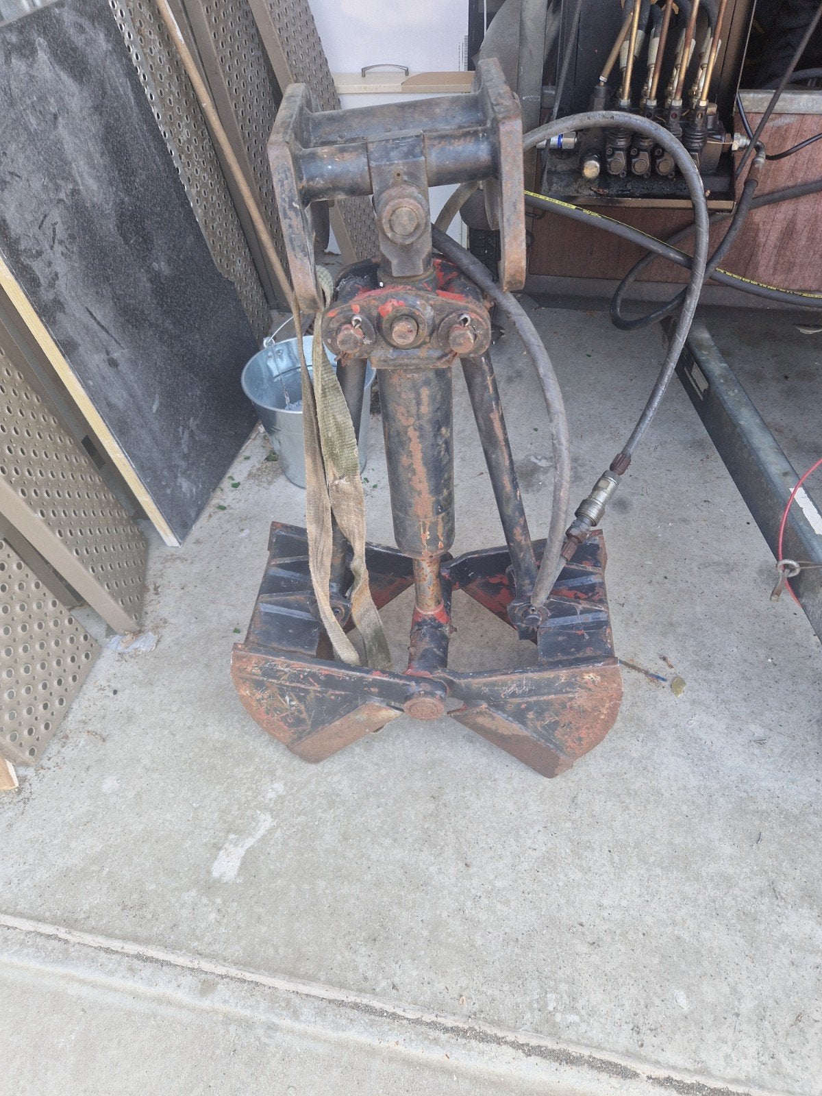 Hydraulische grijper voor graafmachine, Ophalen, Graafmachine