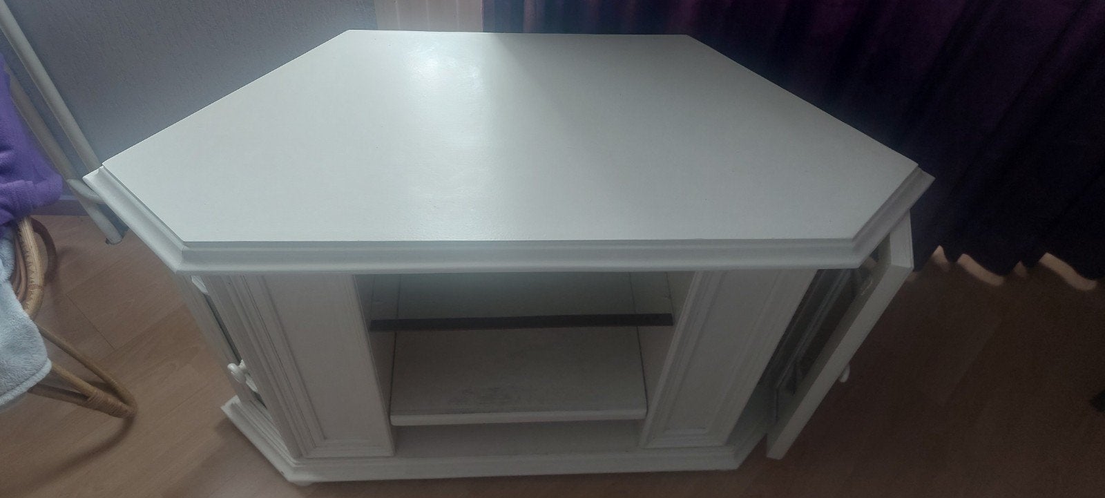 Witte hoekkast voor TV - Compact en stijlvol, Huis en Inrichting, Ophalen, Gebruikt, Klassiek, landelijk, 50 tot 100 cm