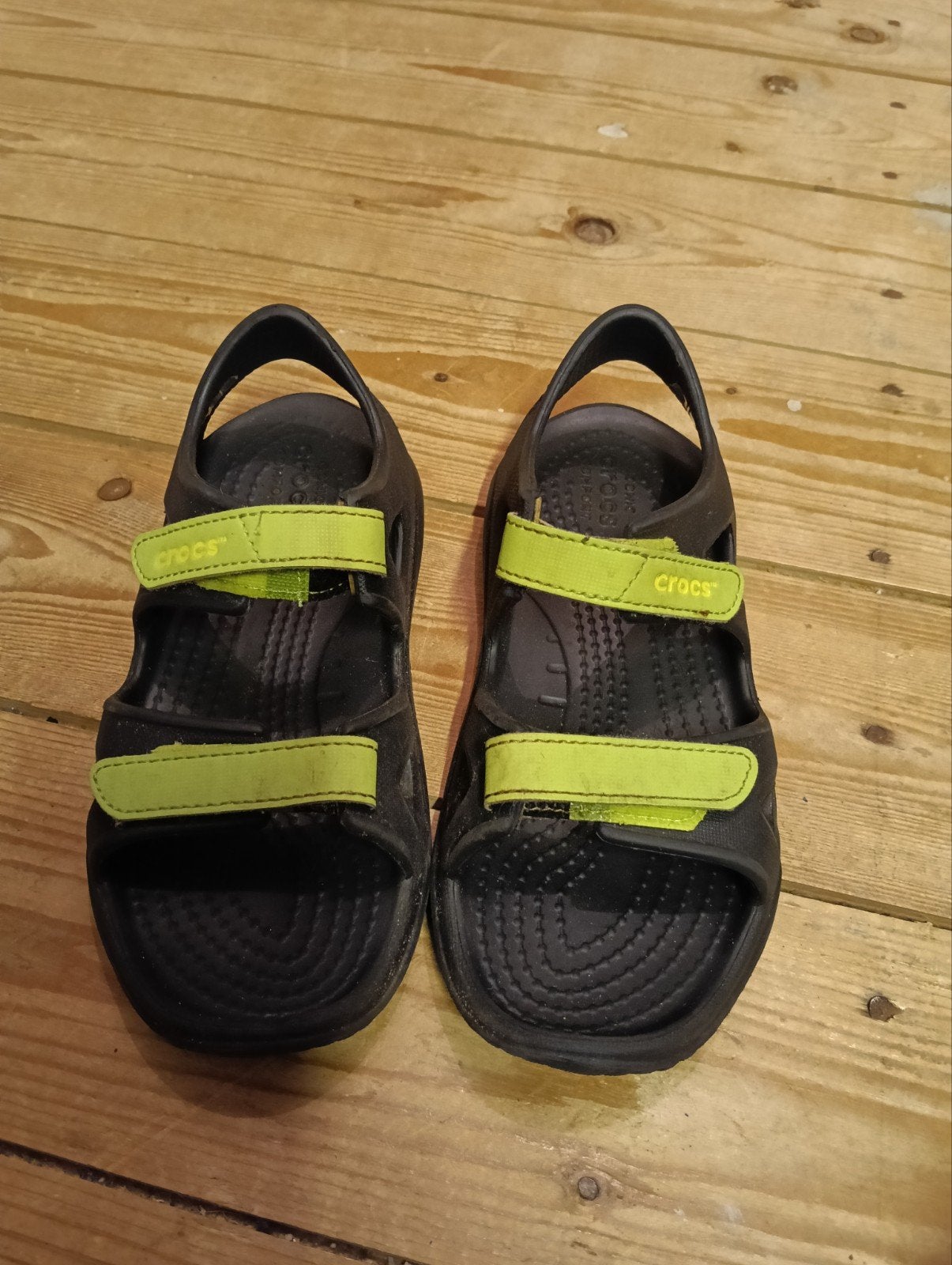 Crocs sandalen zwart/groen maat 29/30, Crocs, Jongen of Meisje, Schoenen, Ophalen of Verzenden