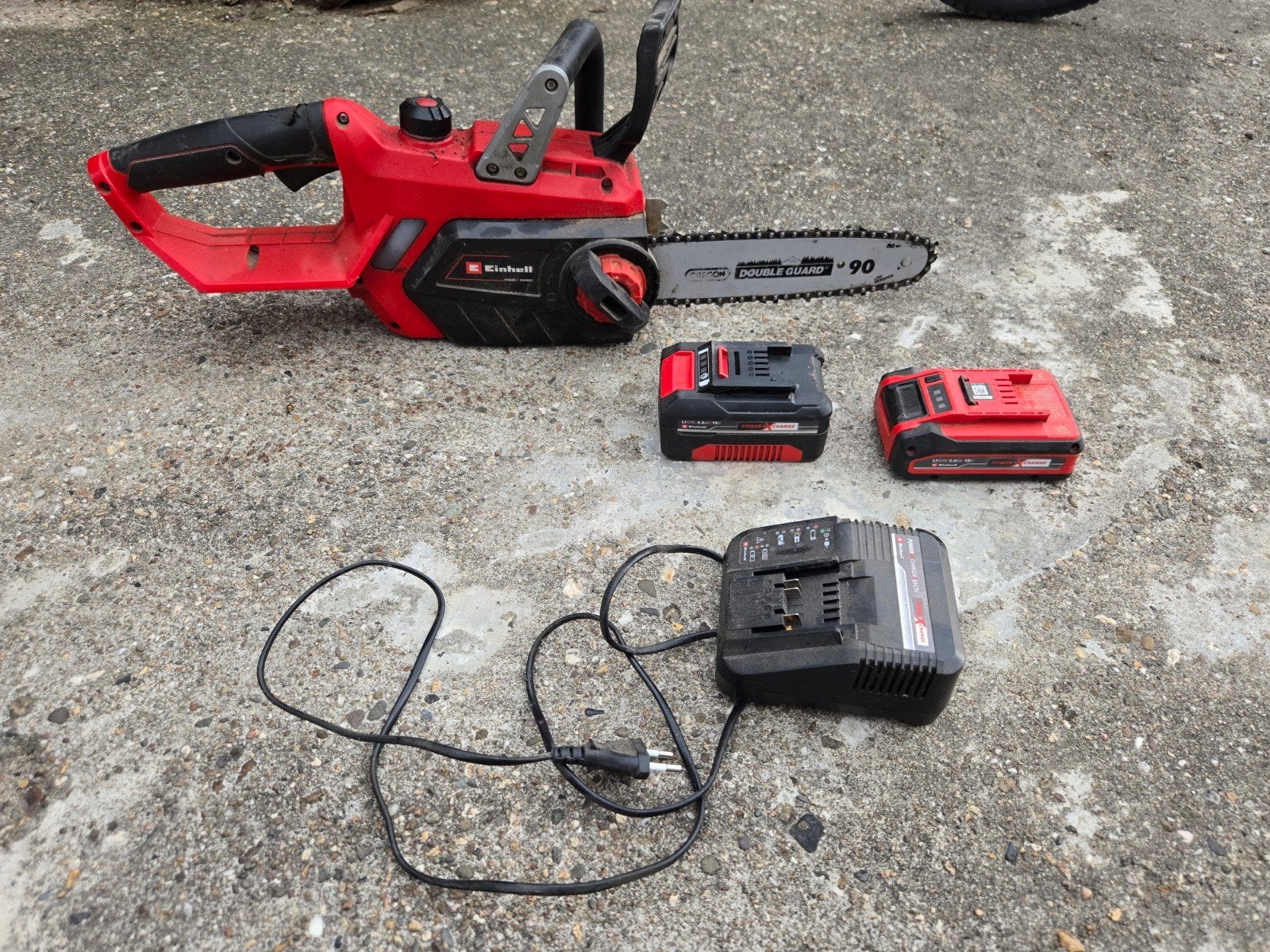 Einhell accu kettingzaag | Met 2 accu's + lader | 18Volt, Gebruikt, Einhell accuzaag, Info@einhell.nl, Overige soorten