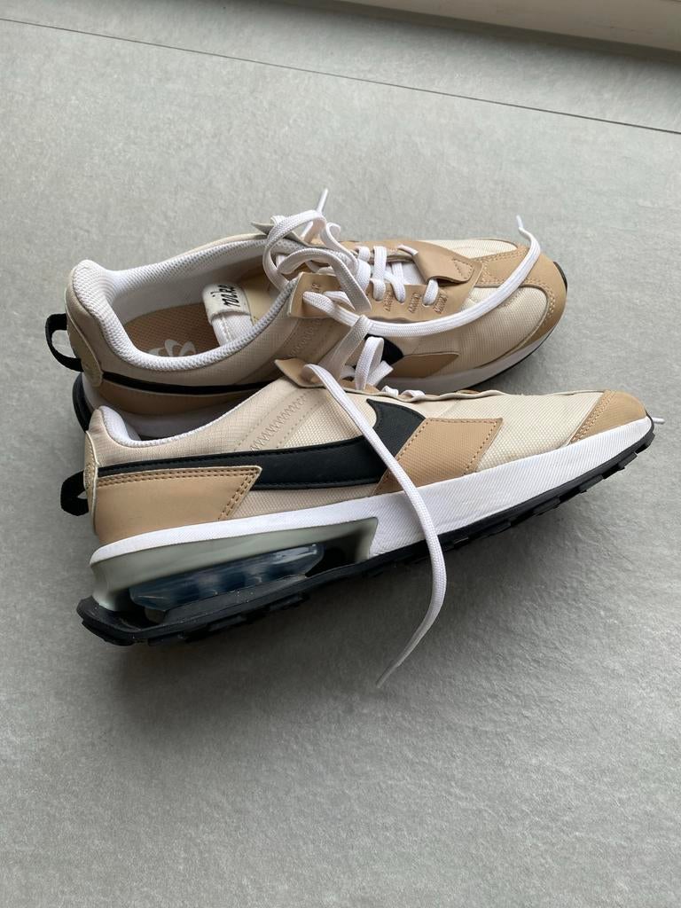 Nike Air Max Dawn Sneakers - Zo goed als nieuw, Ophalen of Verzenden, Zo goed als nieuw, Beige, Sneakers of Gympen
