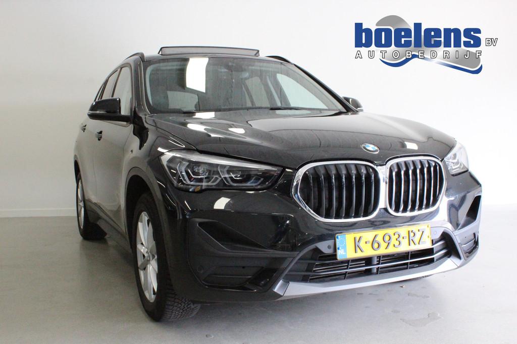 BMW X1 sDrive18i High Executive | PANO-DAK | CARPLAY | AFN-T, Automatische klimaatregeling, Gebruikt, Zwart, Origineel Nederlands