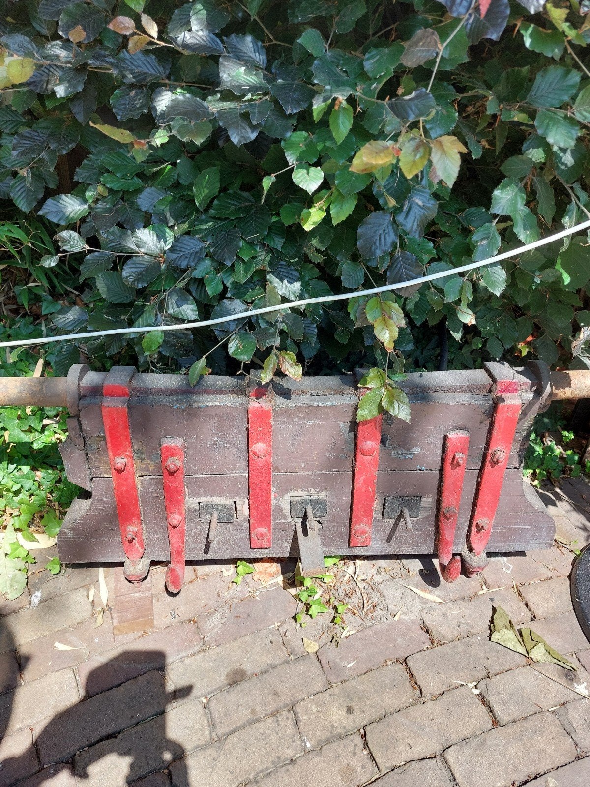 Oude as van houte boeren kar, Ophalen