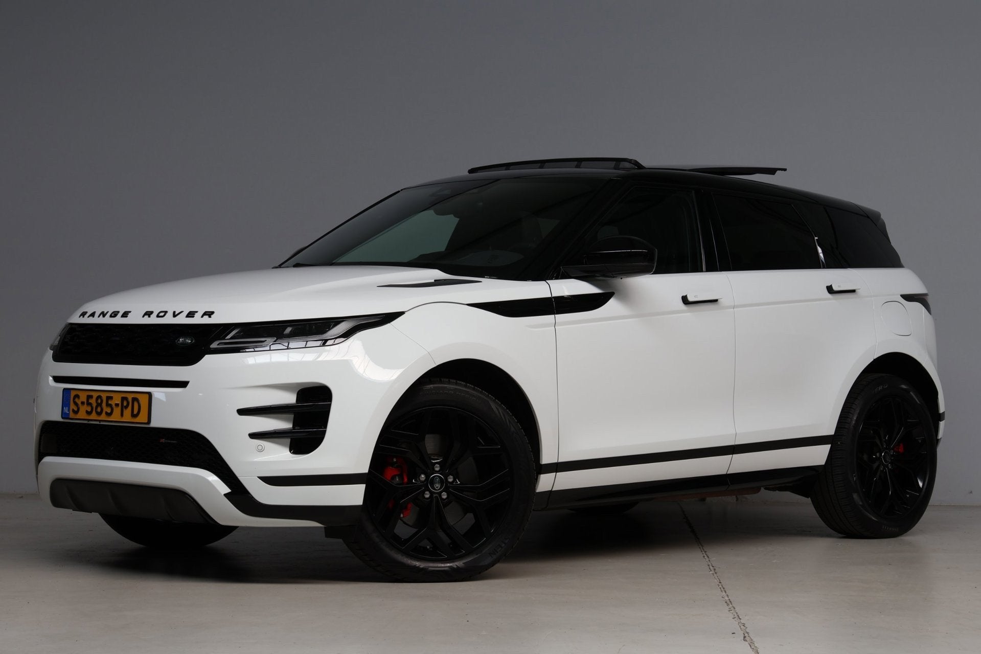 Land Rover Range Rover Evoque 1.5 P300e AWD R-Dynamic HSE Bl, Auto's, Land Rover, Wit, Hybride Elektrisch/Benzine, 147 €/maand