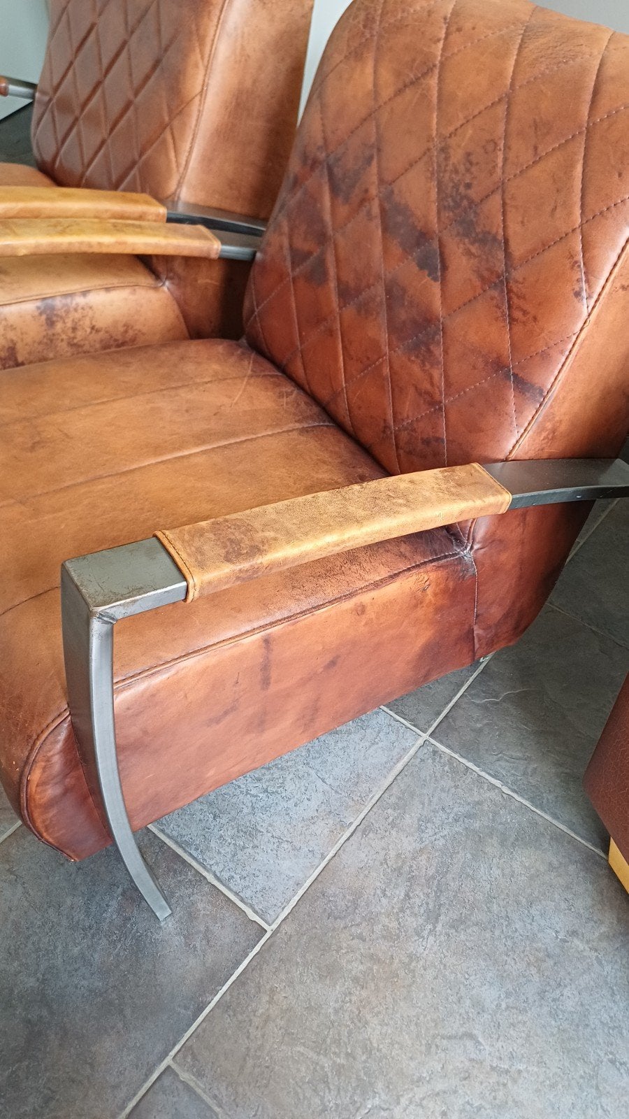 Set van 2 vintage cognac leren fauteuils met metalen frame, Huis en Inrichting, Stoelen, Ophalen, Twee, Bruin, Vintage, Industrieel