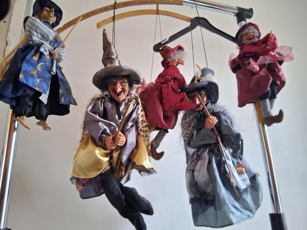 6 superleuke heksen....poppen Halloween bv, 33 - 40 uur, Overige niveaus, Vanaf 10 jaar, Overige vormen