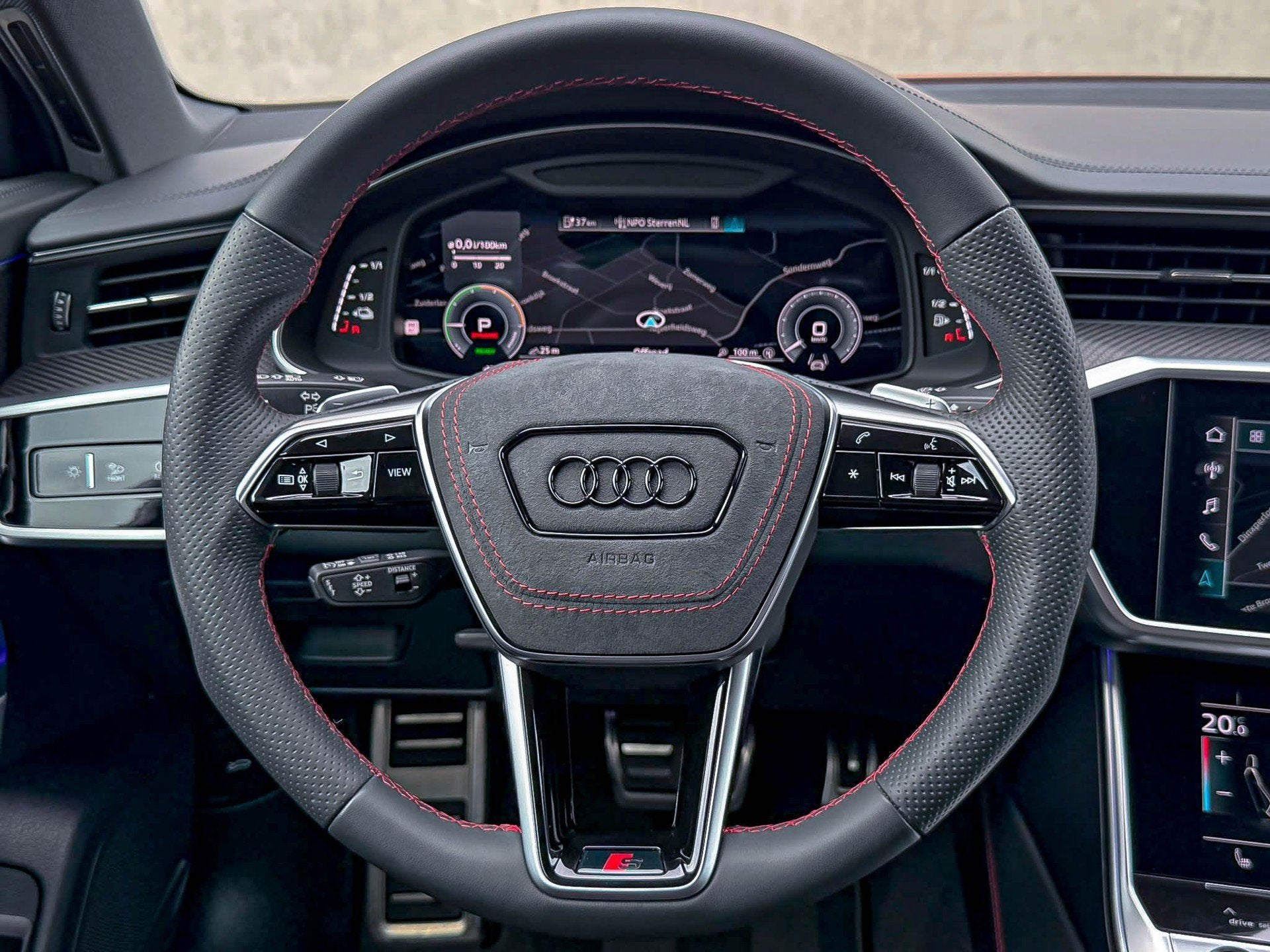 Audi A6 Avant 55TFSI e 367pk Quattro Competition S Edition S, Auto's, Audi, Automaat, Dealer onderhouden, Gebruikt, Zwart