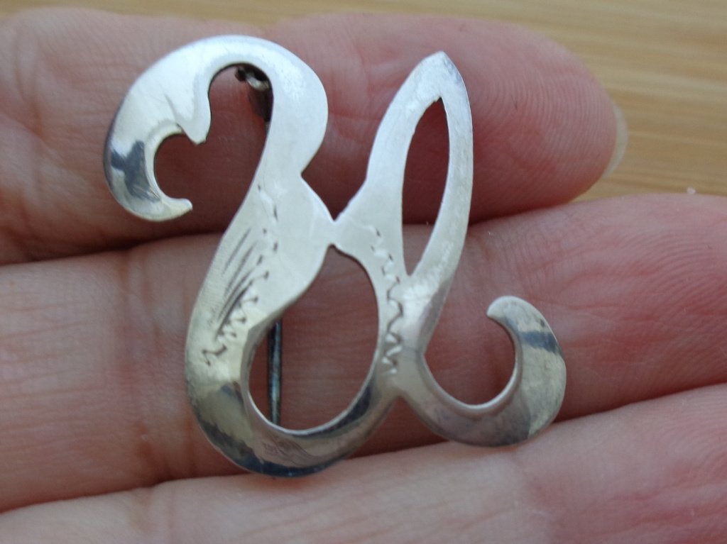 zilveren sierlijke letter U broche [600], Verzenden, Minder dan 4 cm, Zo goed als nieuw, Zilver