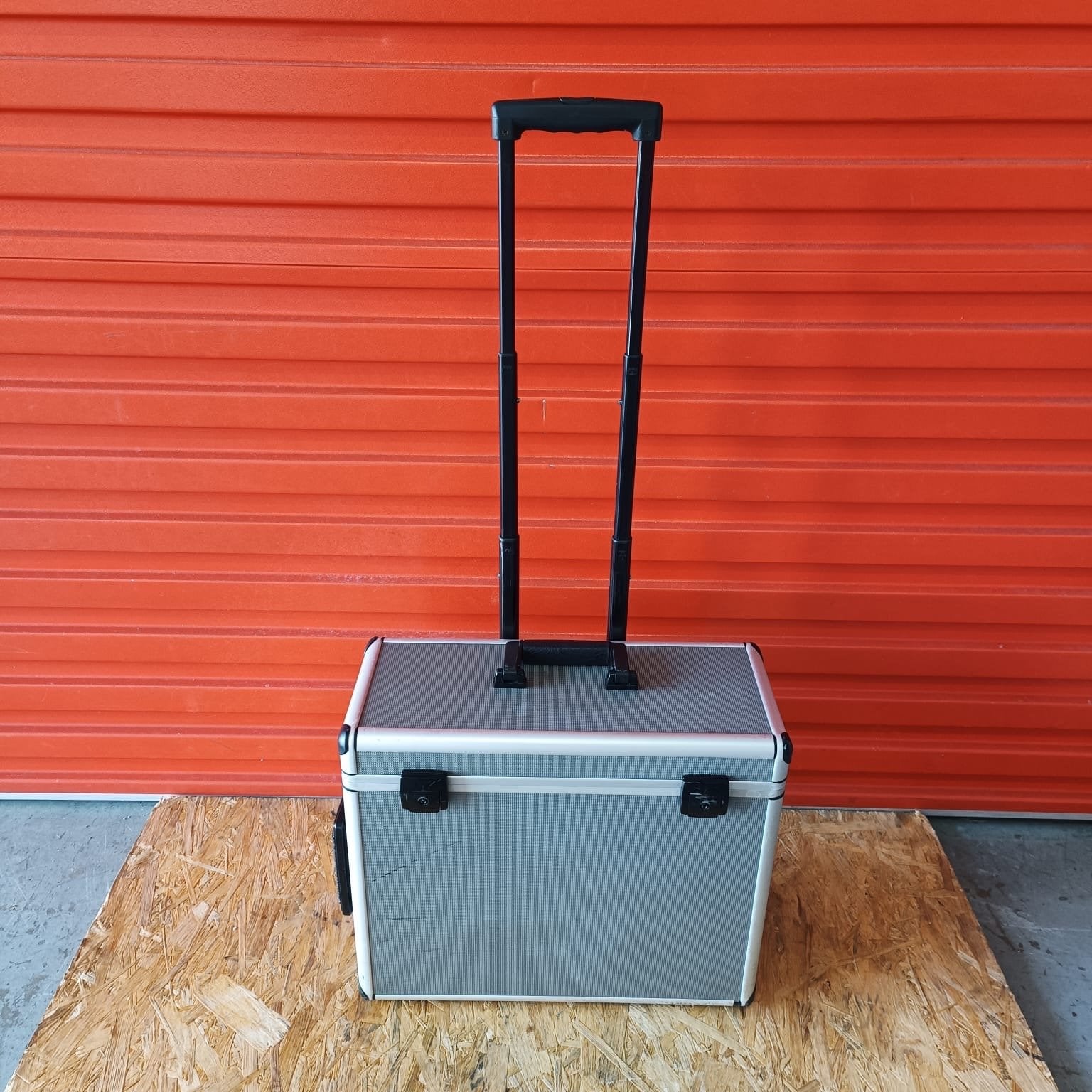 Aluminium gereedschapskoffer op wieltjes, Gebruikt, 50 tot 60 cm, Ophalen of Verzenden, Metaal