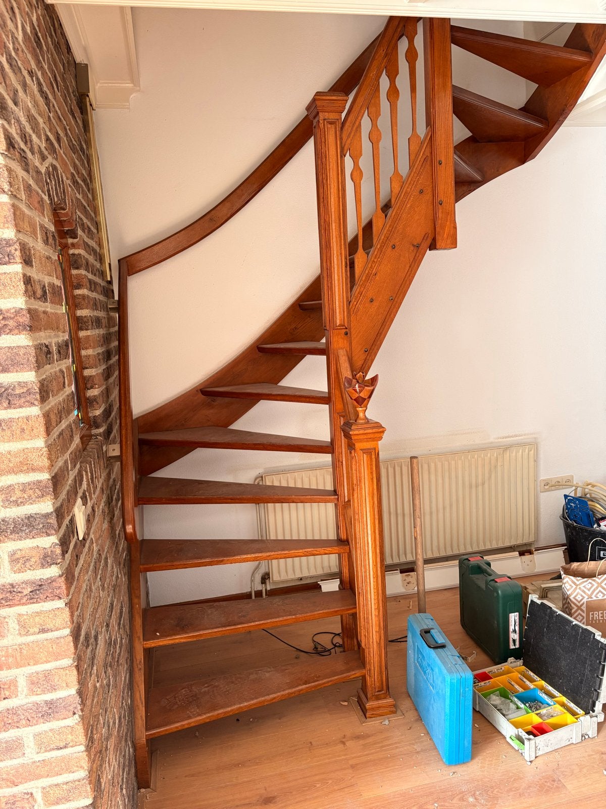 Mooie houten trap met een kwart boven en beneden, Doe-het-zelf en Verbouw, Ophalen, Gebruikt, Trap, 2 tot 4 meter