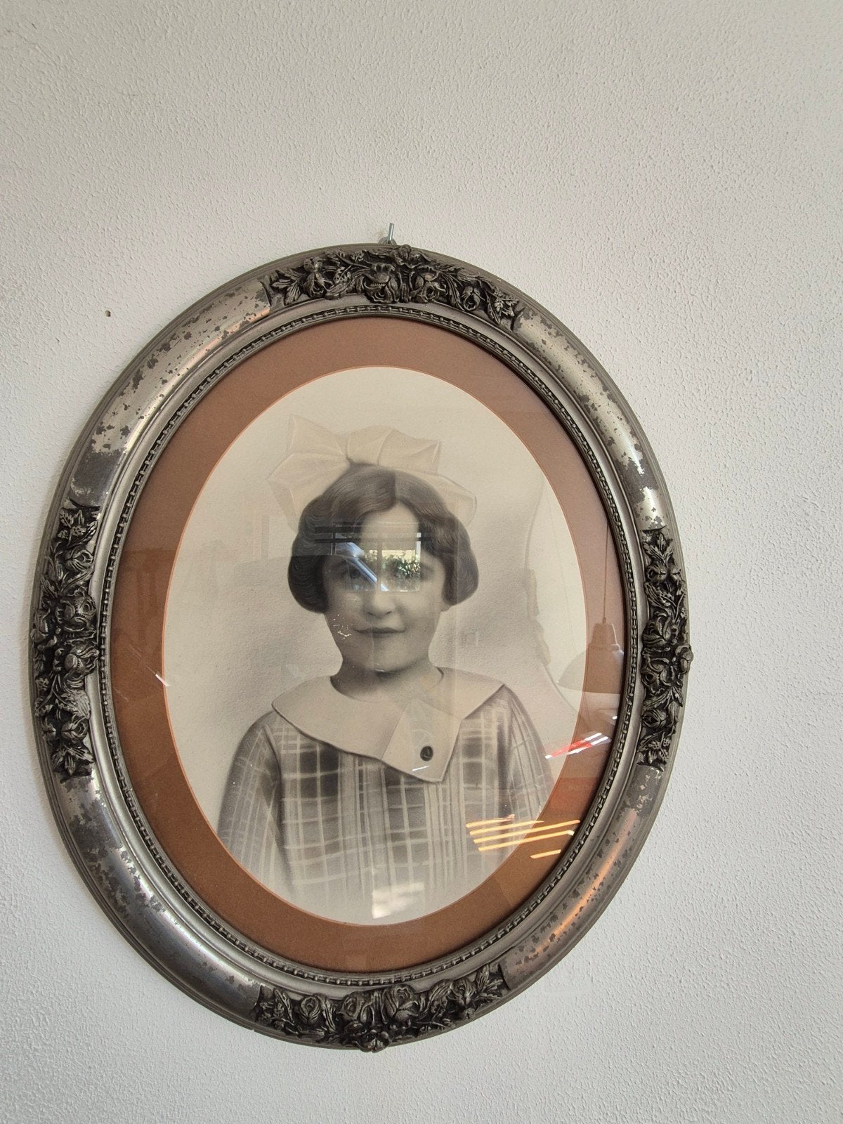 Antieke ovale fotolijst met foto van meisje, Antiek en Kunst, Curiosa en Brocante, Ophalen