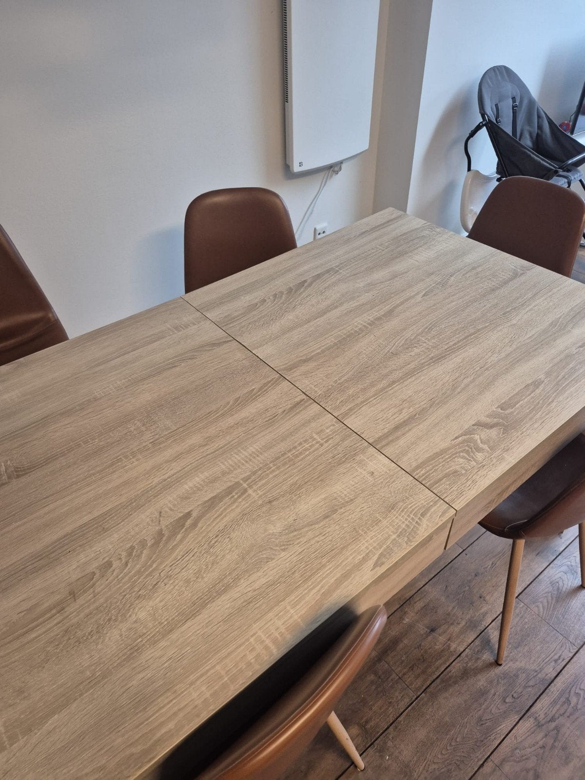 Foto 4 van Uitschuifbare eettafel met 6 stoelen - Zo goed als nieuw