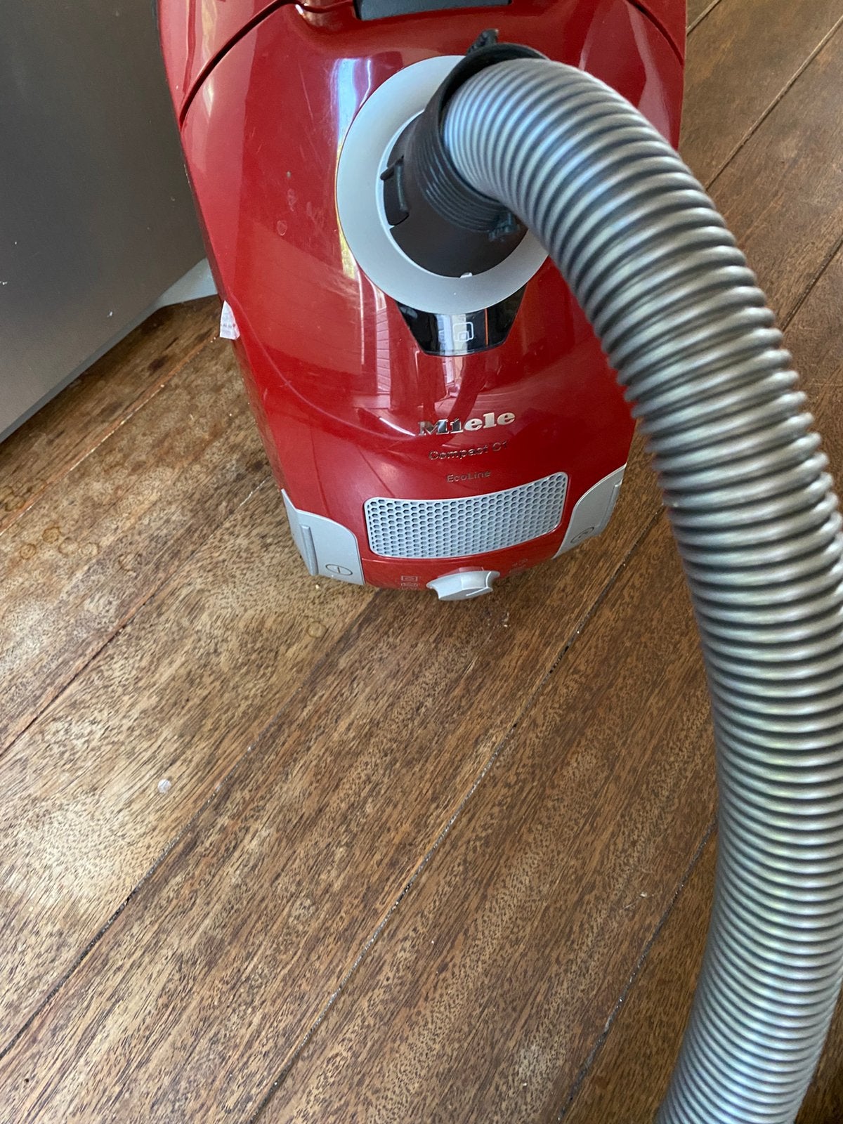 Stofzuiger Miele defect, niet oud, koolborstels?, Witgoed en Apparatuur, Stofzuigers, Ophalen of Verzenden, Gebruikt, Sledestofzuiger
