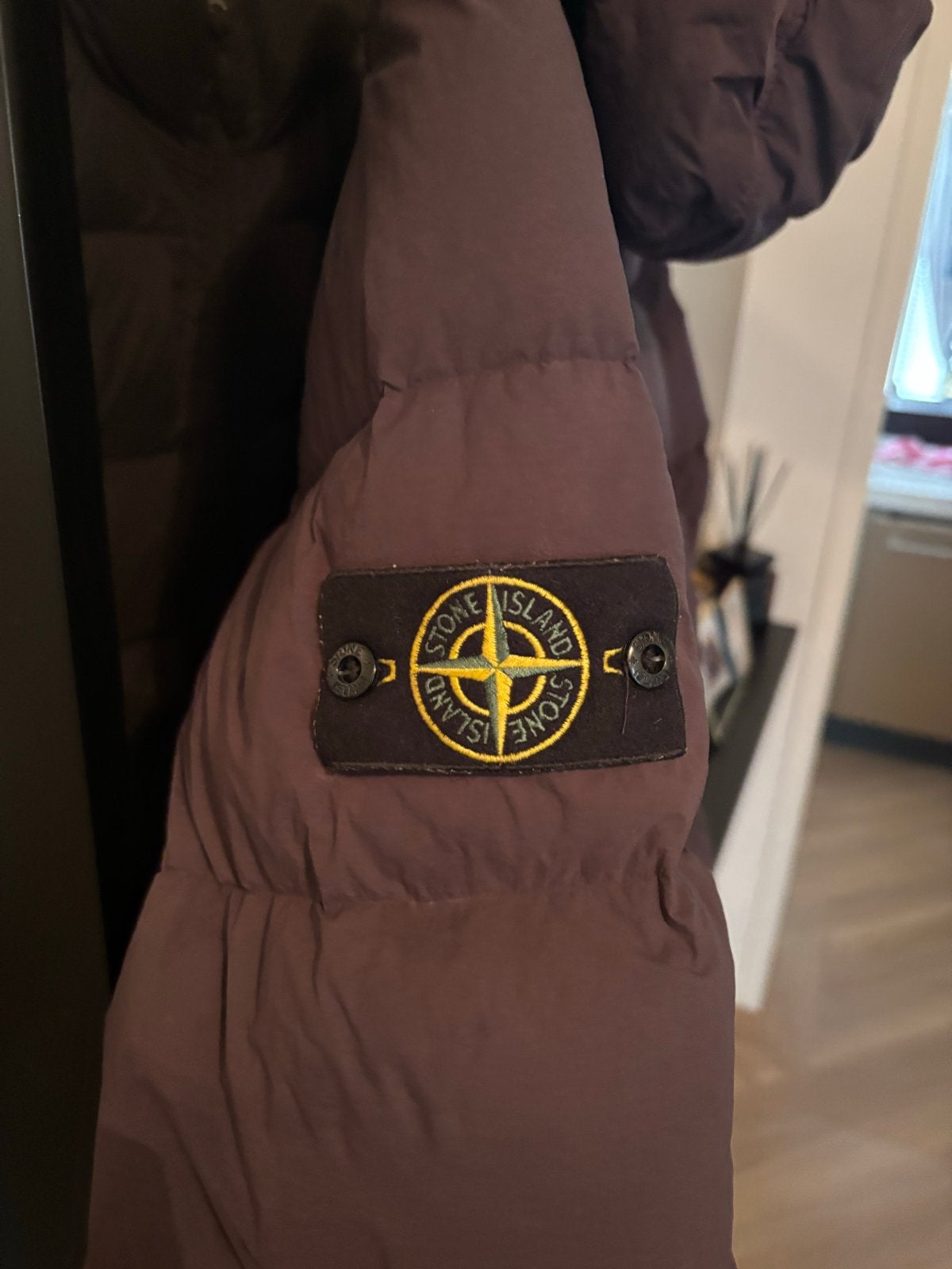 Stone Island Puffer Jacket - Bordeux rood met lichte vlekjes, Ophalen of Verzenden, Gedragen, Maat 52/54 (L), Bruin