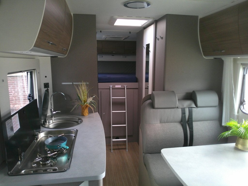 Zeer ruime Etrusco 6-persoons alkoof A7300DB met mega garage, Caravans en Kamperen, Verwarmde buitenspiegels, Alkoof, Ringverwarming