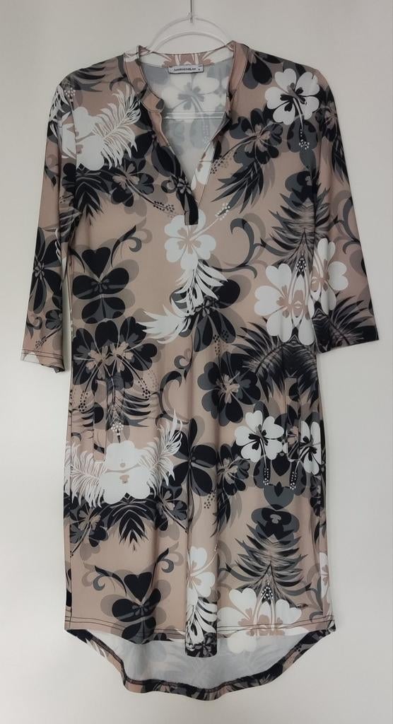 Angelle Milan travel jurk met bloemen maat S, Maat 38/40 (M), Angelle Milan, Beige, Ophalen of Verzenden