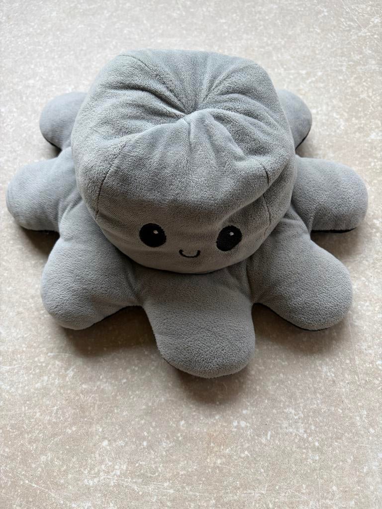Omkeerbare knuffel octopus grijs/zwart, Kinderen en Baby's, Speelgoed | Knuffels en Pluche, Overige merken, Overige karakters