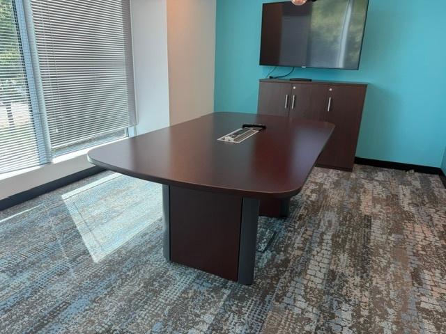 SET vergadertafel met stopcontact + opbergkast / kast, 1 set