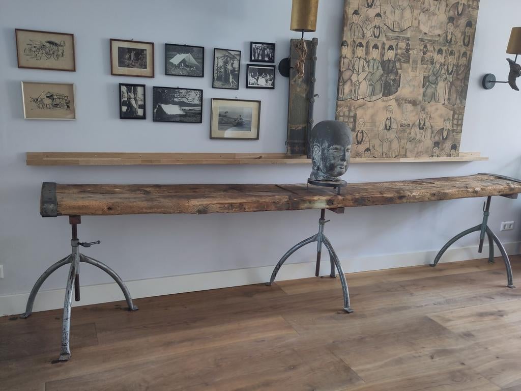 Bijzondere sidetable met originele werkbank poten, Ophalen