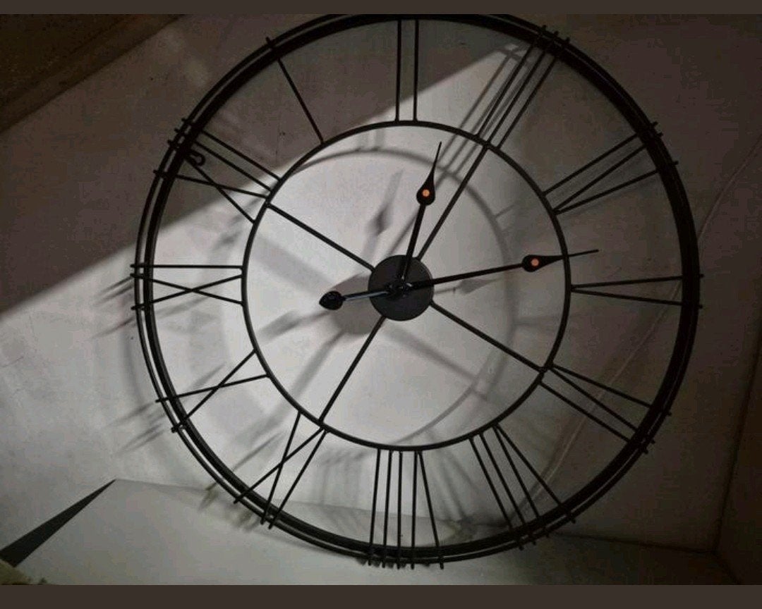 Grote wandklok met Romeinse cijfers, Ophalen of Verzenden, Gebruikt, Analoog, Wandklok