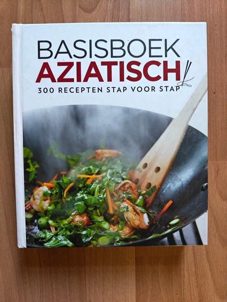 Basisboek Aziatisch - 300 recepten stap voor stap (2015), Boeken, Hoofdgerechten, Azië en Oosters, Ophalen of Verzenden, Zo goed als nieuw