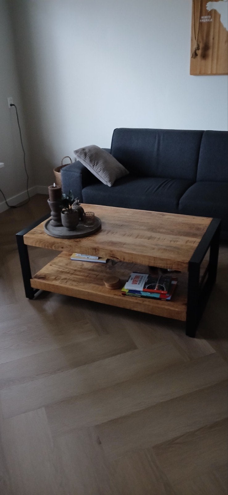 Salontafel Britt mangohout met zwart metalen frame, 100 tot 150 cm, Modern, landelijk  imdustrieel, 50 tot 100 cm, Zo goed als nieuw