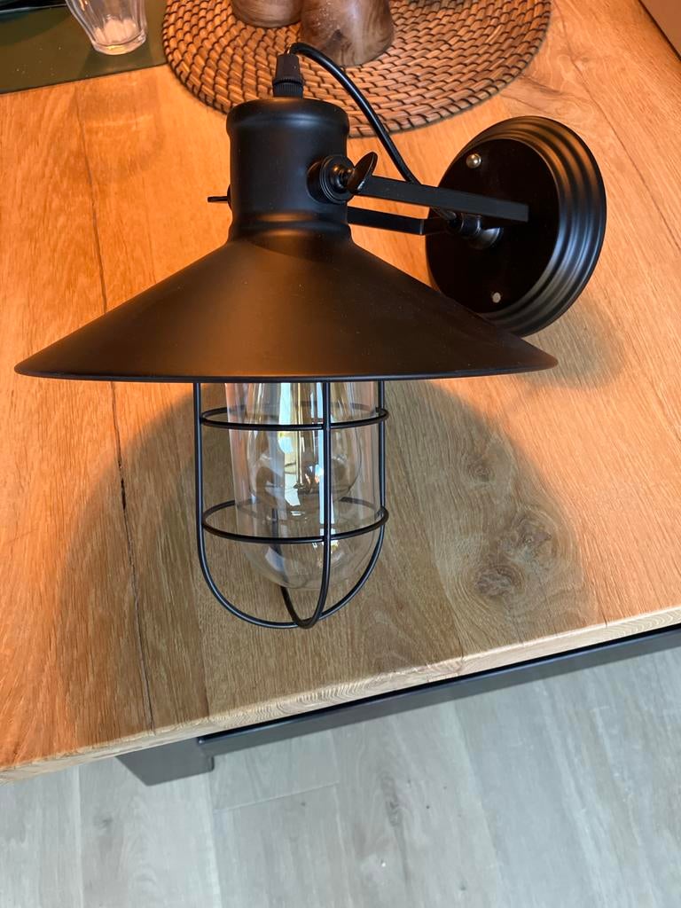 Industriële wandlamp zwart met kooi, Huis en Inrichting, Lampen | Wandlampen, Ophalen, Zo goed als nieuw, Metaal
