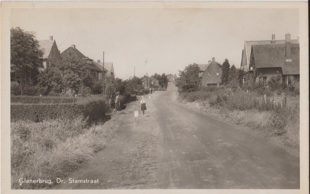 1945 glanerbrug Dr. stamstraat straatbeeld dorpsgezicht dorp, Ophalen of Verzenden, 1940 tot 1960, Gelopen, Drenthe