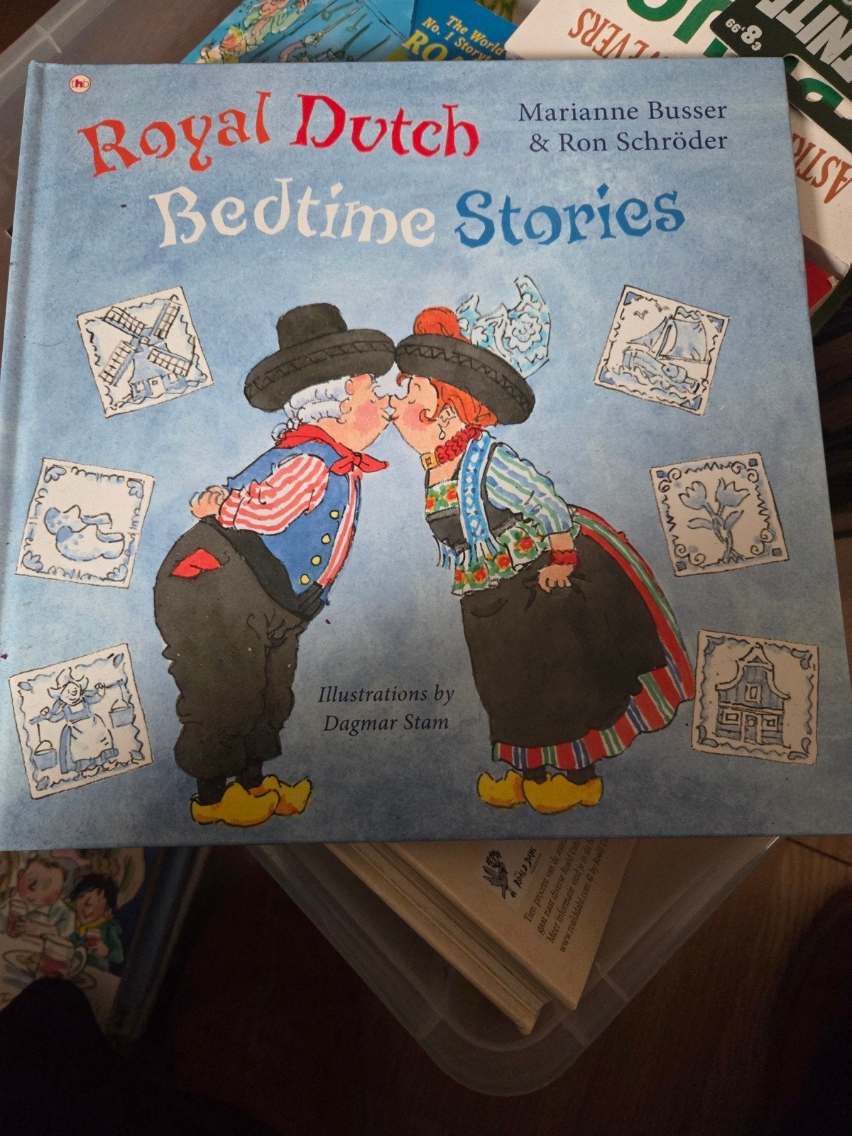 Ron Schröder - Royal Dutch bedtime stories, Fictie algemeen, Ron Schröder; Marianne Busser, Ophalen of Verzenden, Zo goed als nieuw
