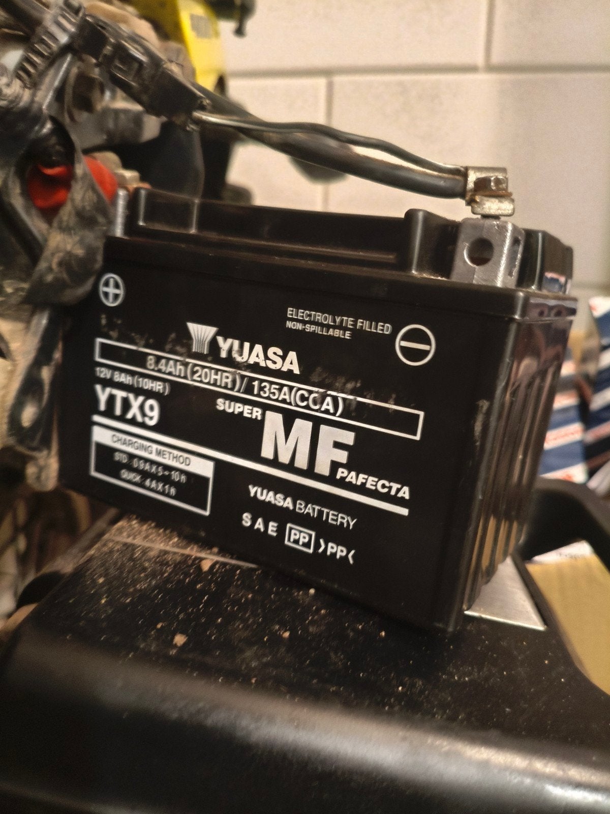 Yuasa YTX9 motorfiets accu 12v 8.4Ah - zeer goed- 2jaar oud!, Ophalen of Verzenden, Zo goed als nieuw