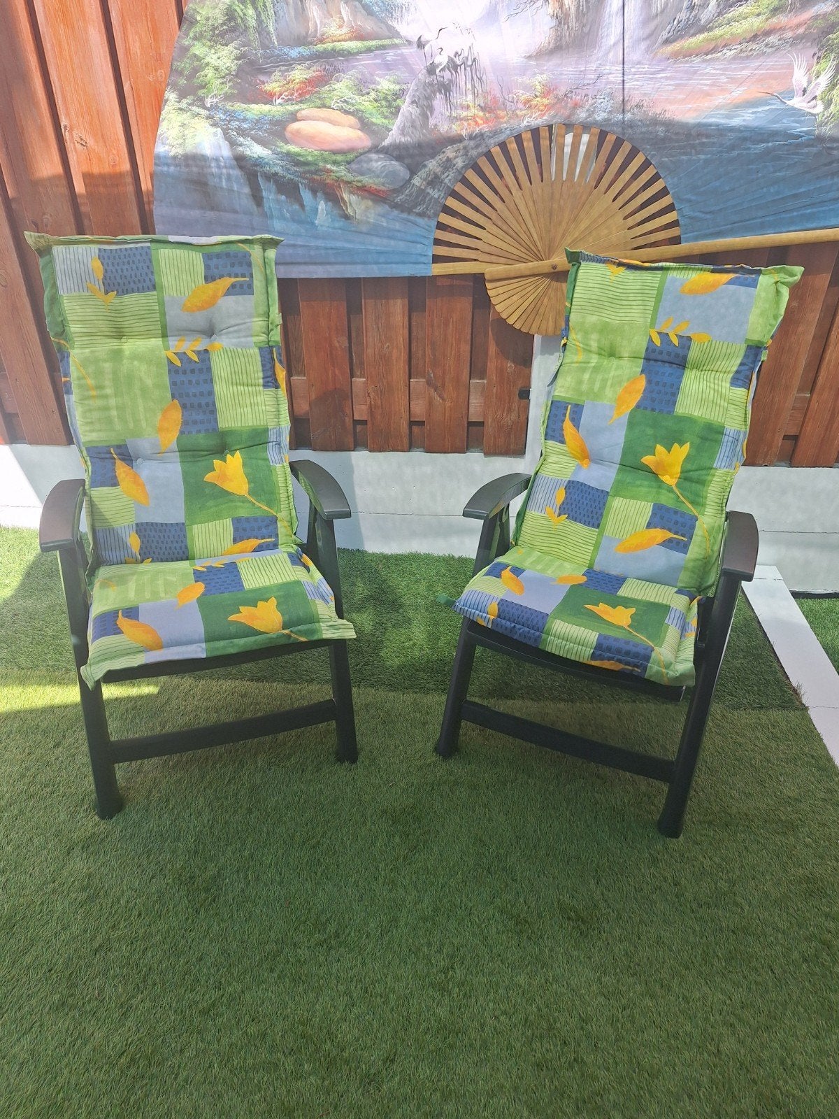 2  HOGE  TUINSTOELEN  + KUSSENS  // ALLES IS NIEUW  !!, Ophalen