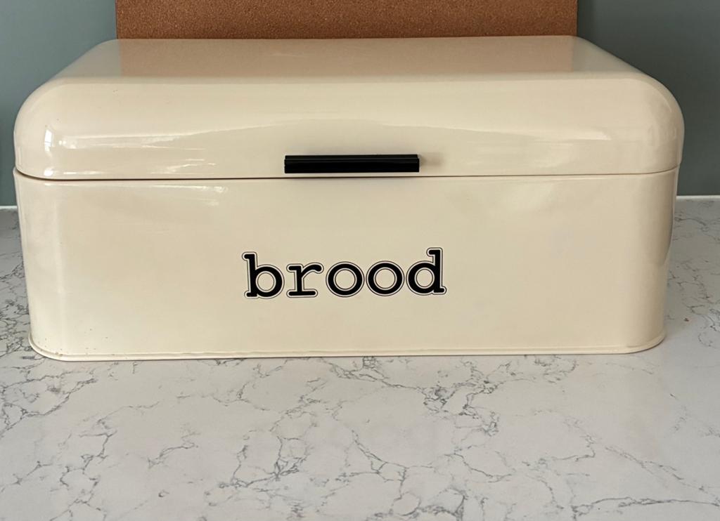 Beige metaal Broodtrommel met klepdeksel in retro stijl, Zo goed als nieuw, Metaal, Broodtrommel, Ophalen