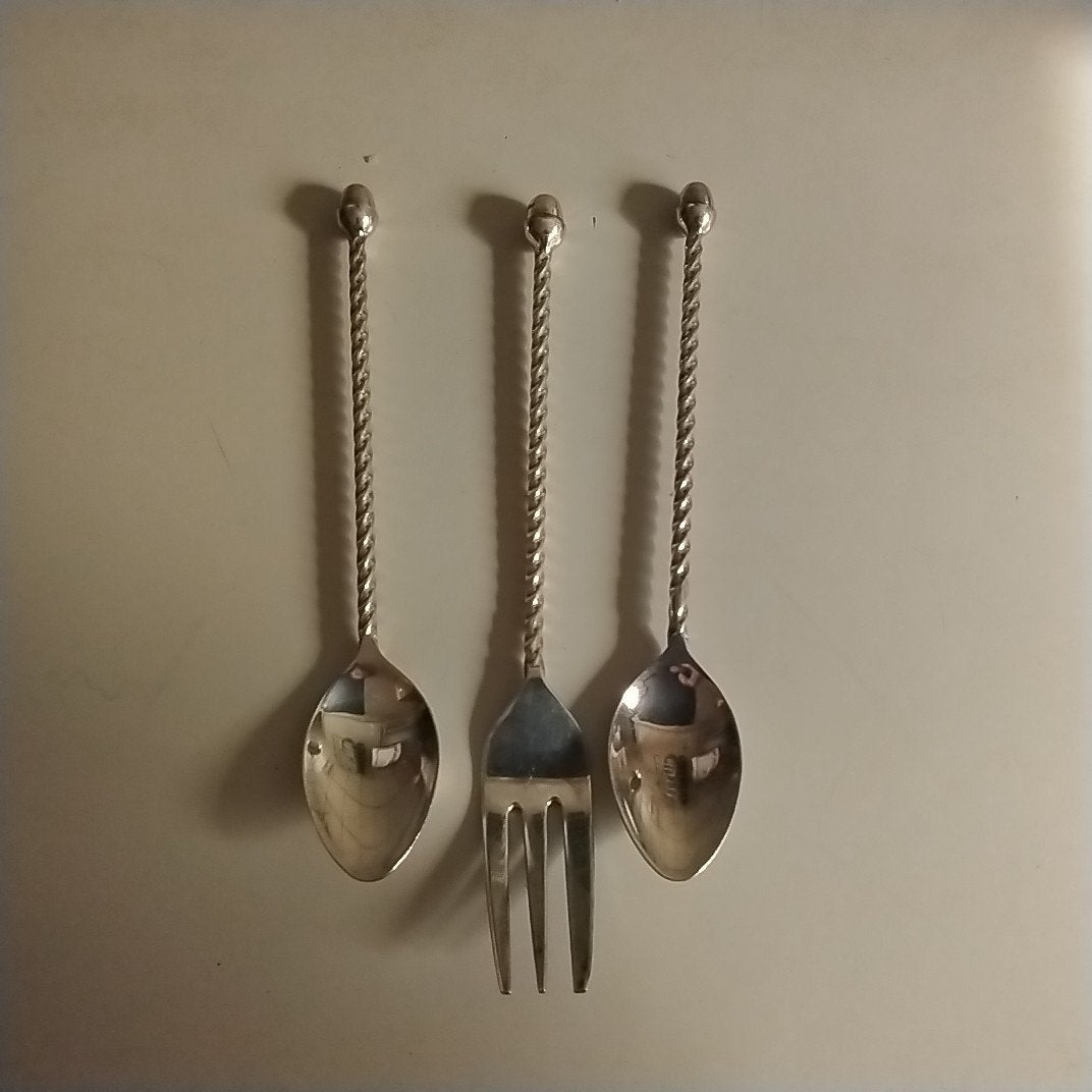 2 verzilverde lepeltjes en 1 vorkje met eikeltjes, Ophalen of Verzenden