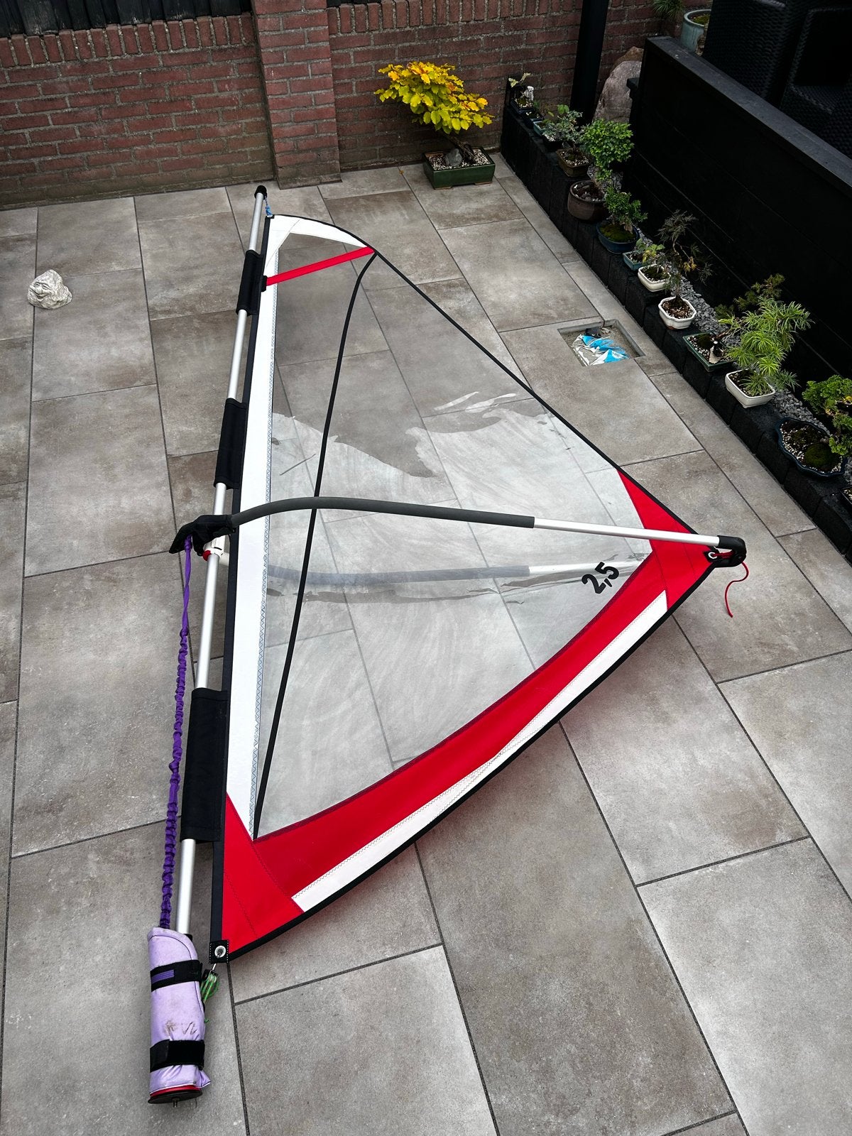 Windsurfzeil 2.5 m² met snelsluit giek en deelbare mast, Watersport en Boten, Ophalen, Gebruikt, Met giek, Minder dan 3.5 m²