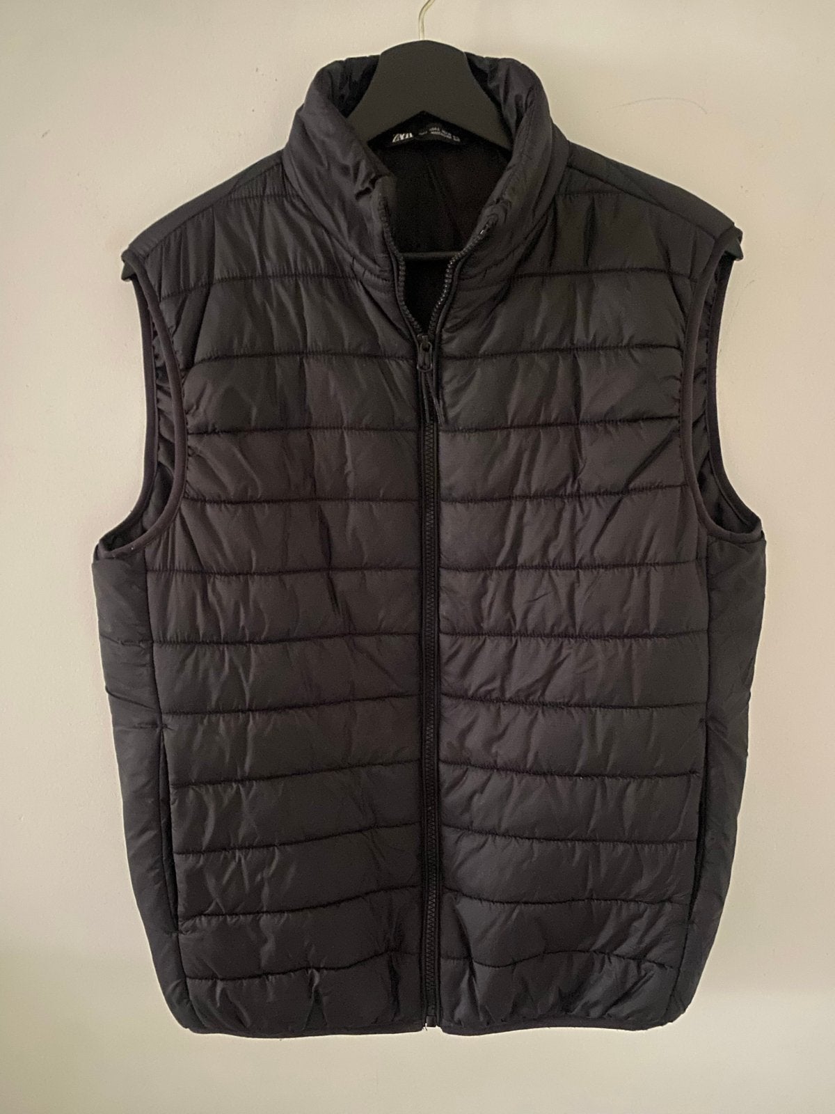 Zwarte gewatteerde bodywarmer van Zara, maat S, Ophalen of Verzenden, Zo goed als nieuw, Maat 36 (S), Zwart