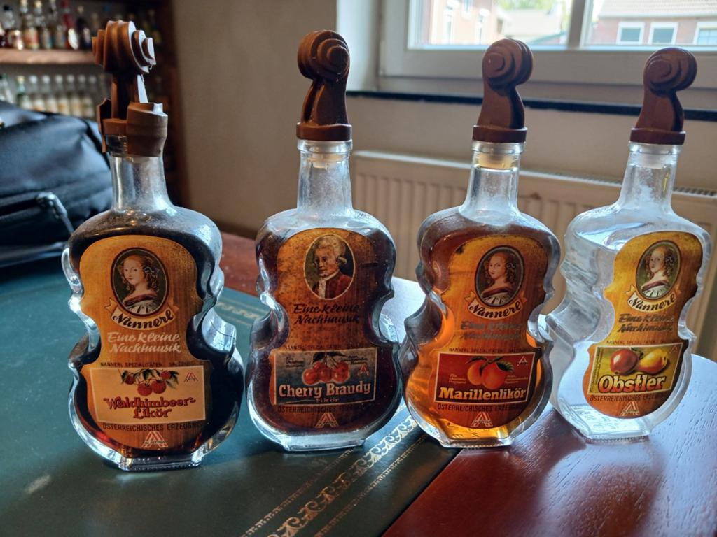 set van 4 Nannerl vioolvormige flessen, Ophalen of Verzenden, Gebruikt