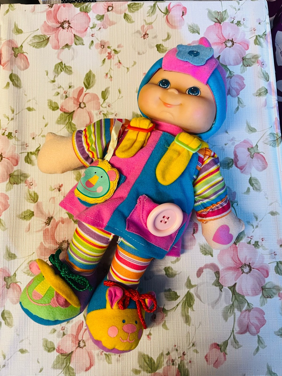 Zachte Educatieve Babypop met Vrolijke Kleuren - 33 cm, Ophalen of Verzenden, Zo goed als nieuw, Babypop