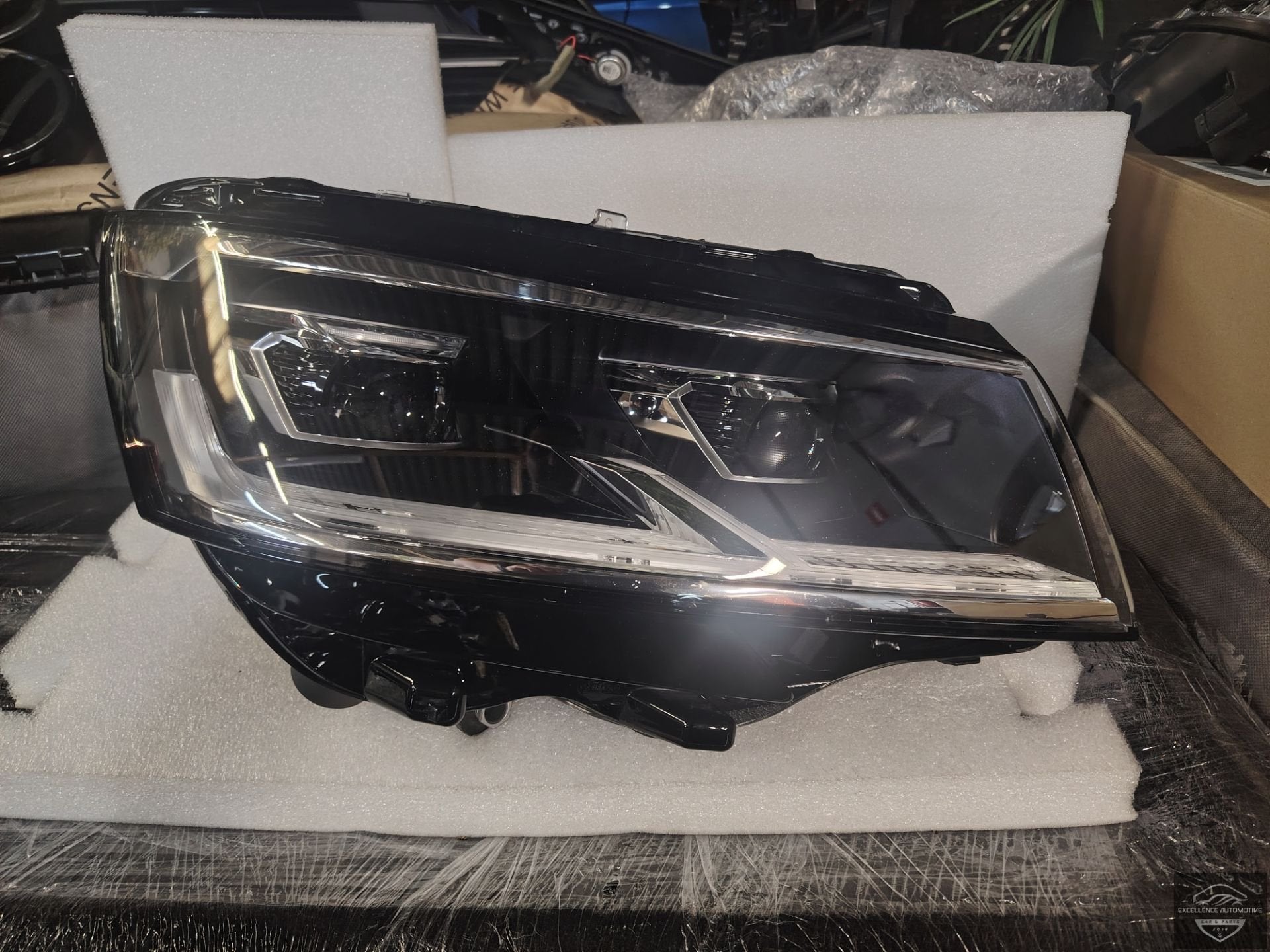 VW Transporter T6 Facelift Vol LED Koplamp Rechts 7L1941036D, Gebruikt, Volkswagen, Volkswagen AG, Berliner Ring 2
38440  Wolfsburg, DE