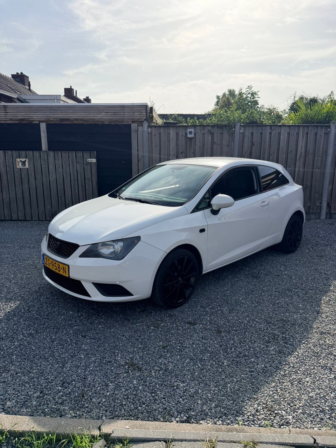 Seat Ibiza 1.2 70pk 2012 Wit, Auto's, Voorwielaandrijving, 31 €/maand, 1198 cc, Handgeschakeld